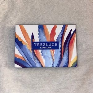 Tresluce i am alma eyeshadow palette